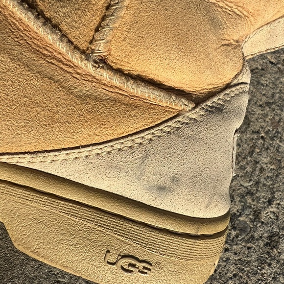 Cozy Ugg Boots: well crafted and comfortable. Please do look at pictures! - Picture 7 of 9